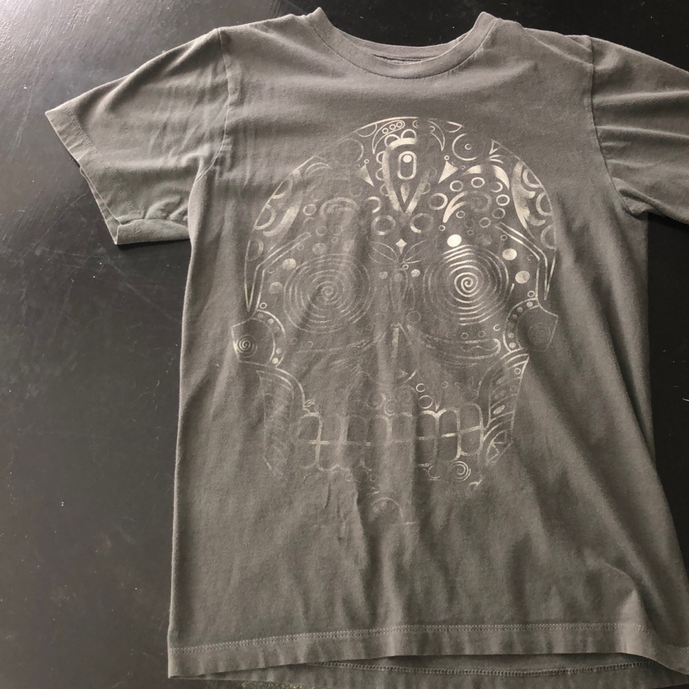 6/$35 earthbound skull shirt